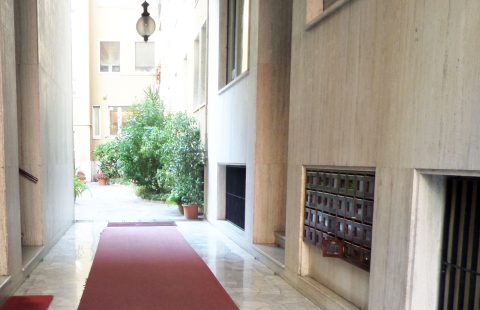 via Mercalli, monolocale ultimo piano
