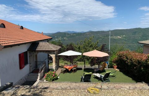 Zignago (SP) in alta collina, trilocale e box doppio